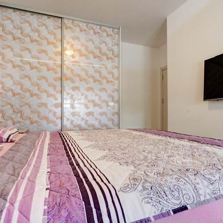 Divino Apartment Тиват Екстериор снимка