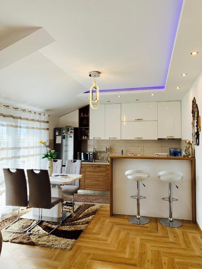 Divino Apartment Тиват Екстериор снимка