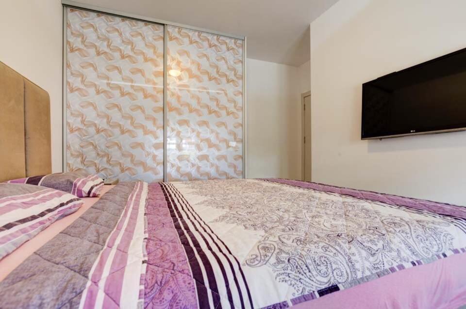 Divino Apartment Тиват Екстериор снимка