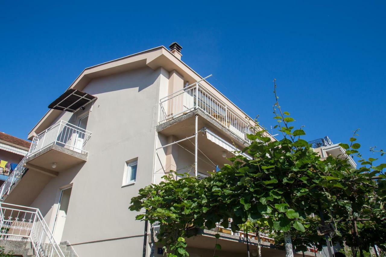 Divino Apartment Тиват Екстериор снимка