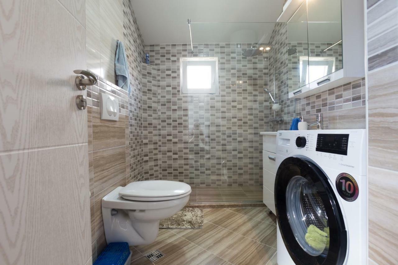 Divino Apartment Тиват Екстериор снимка